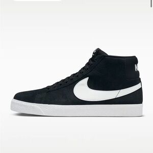 Nike Women’s Black and White Sneakers